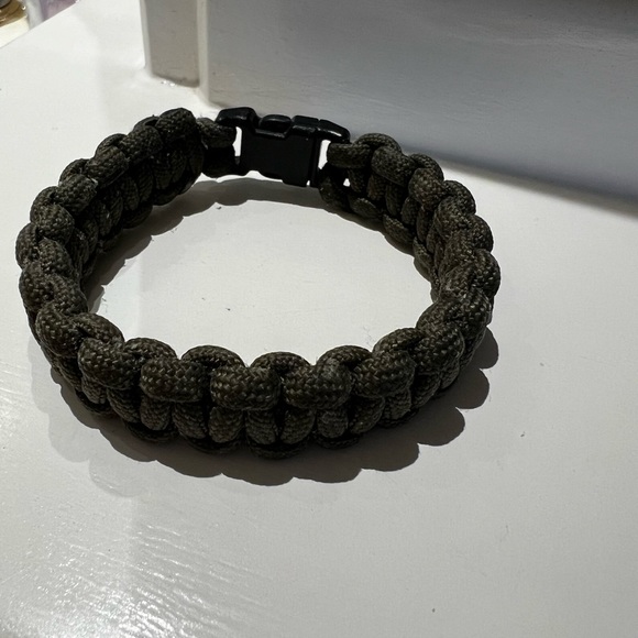 Olive Green Tactical Paracord Bracelet - Picture 4 of 7